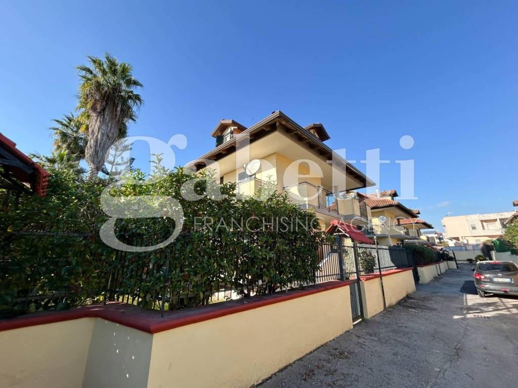 Villa a Giugliano in campania in Via Staffetta, 181 - Foto 2