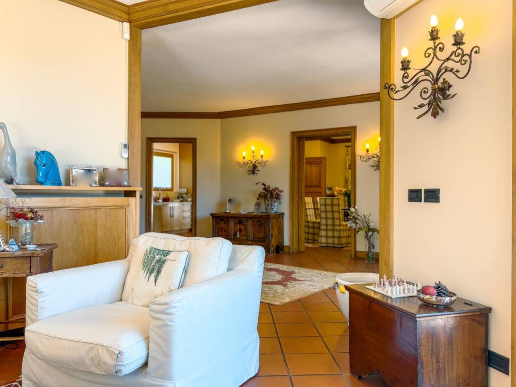 Villa a Oleggio castello in Via Monviso 1 - Foto 4