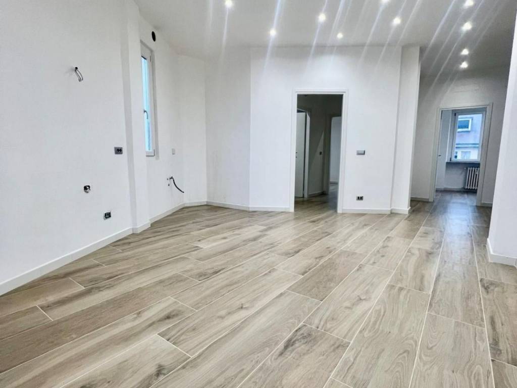 Appartamento a Venaria reale in Via Montello, 15 - Foto 2