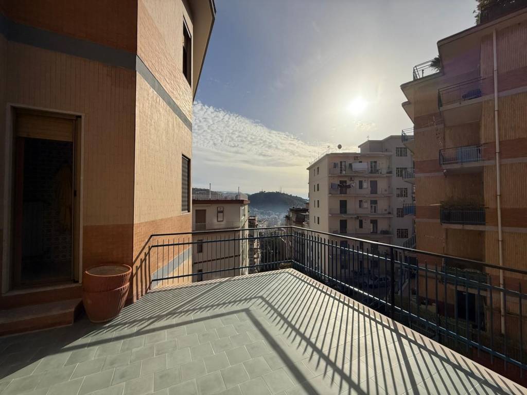 Appartamento a Salerno in Via Valerio Laspro, 62 - Foto 3
