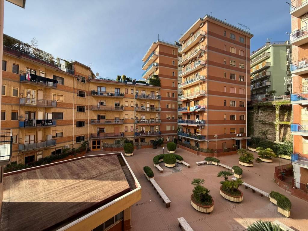 Appartamento a Salerno in Via Valerio Laspro, 62 - Foto 4