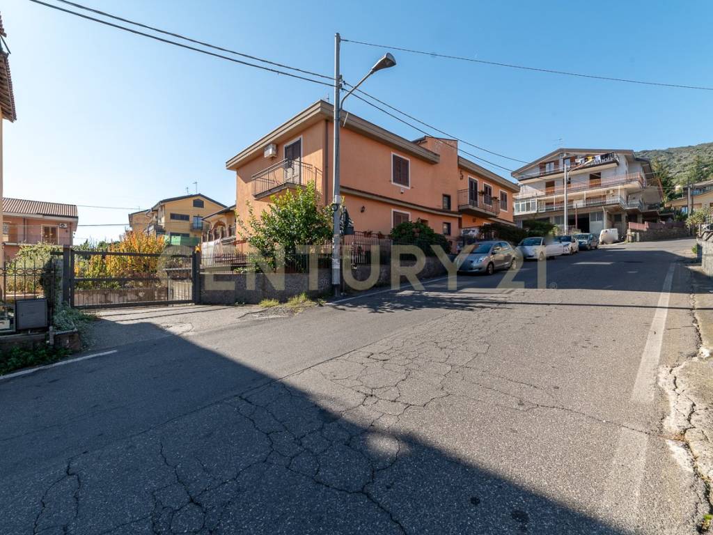 Villa a Zafferana etnea in Via Cassone - Foto 2