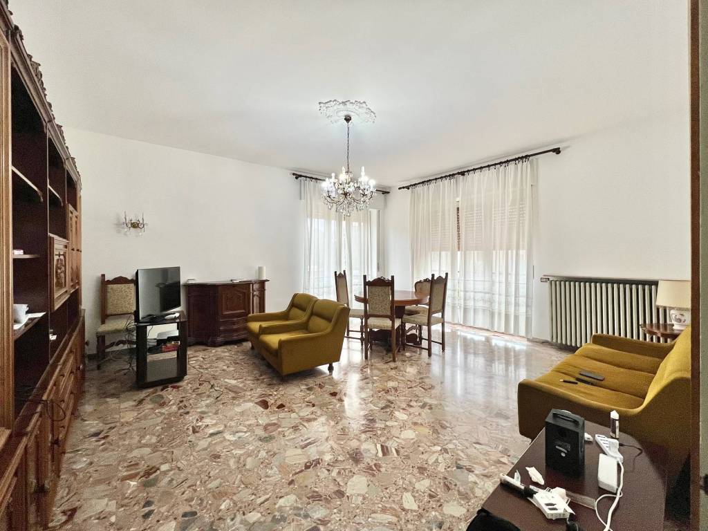 Appartamento a Venegono inferiore in Via Alessandro Manzoni - Foto 2