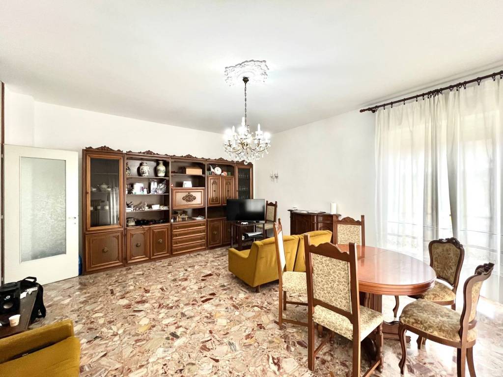 Appartamento a Venegono inferiore in Via Alessandro Manzoni - Foto 3