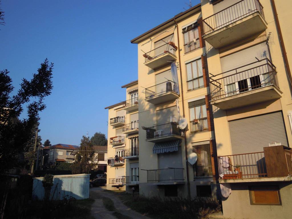 Appartamento a Cantù in Via Montello, 39 - Foto 2