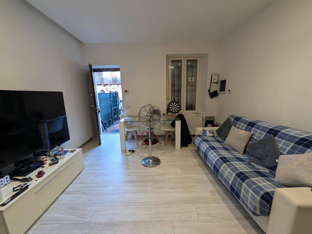 Appartamento a Cabiate in Via Vittorio Veneto, 17 - Foto 2