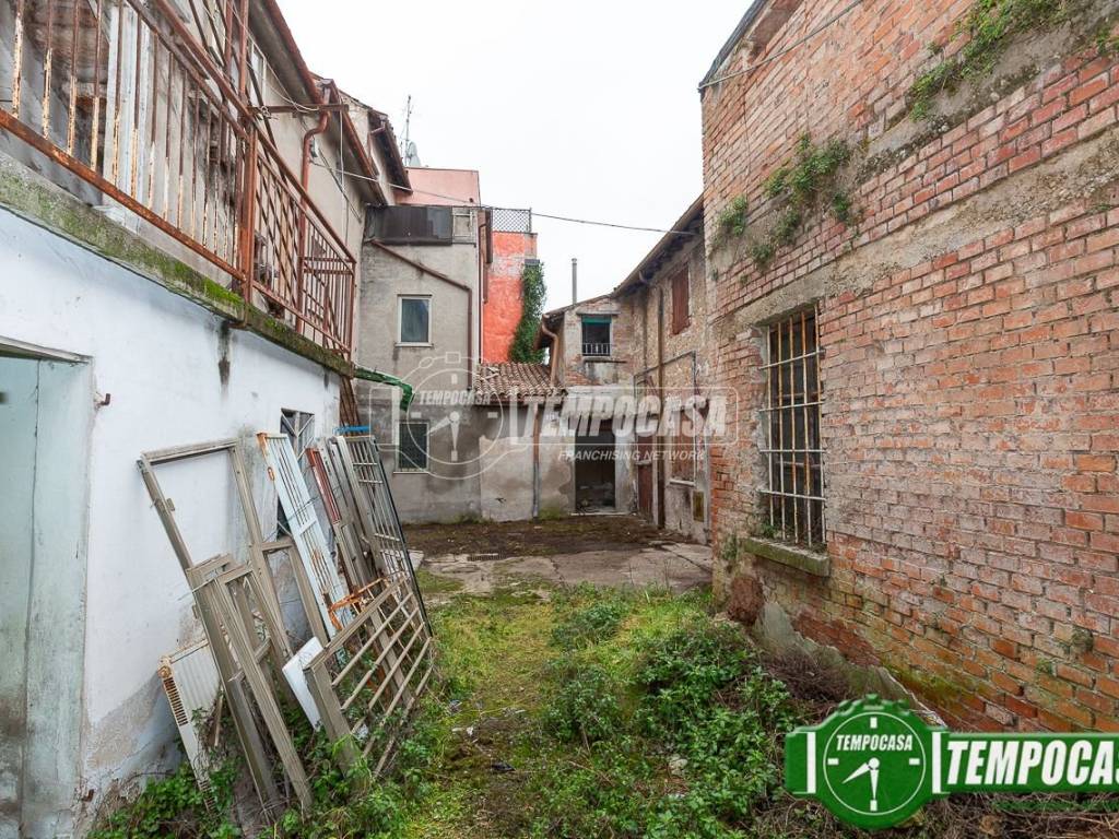 Palazzo / stabile a Verona in Via Madonna di Campagna 10 - Foto 4