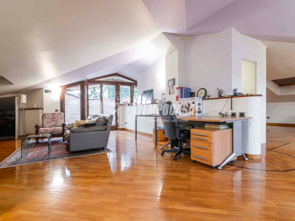 Villa a Saronno in Via Palmiro Togliatti 2/A - Foto 3