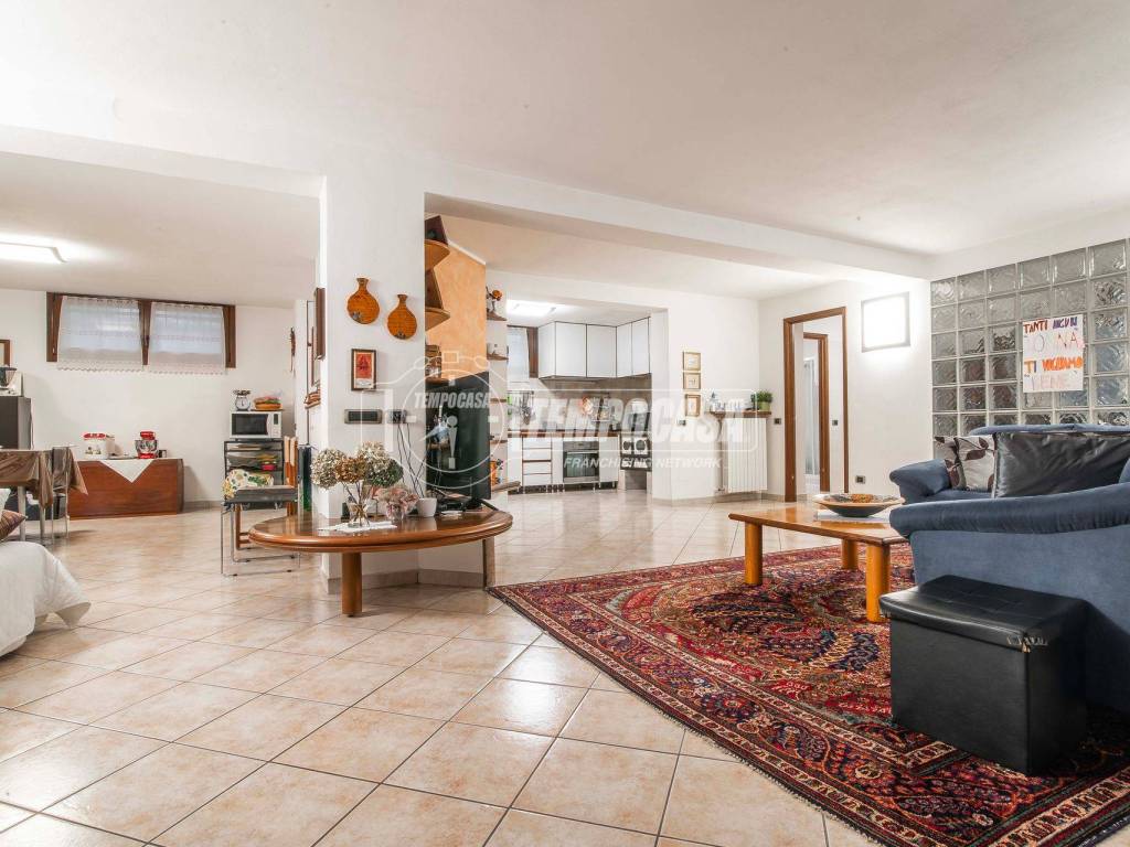 Villa a Saronno in Via Palmiro Togliatti 2/A - Foto 4