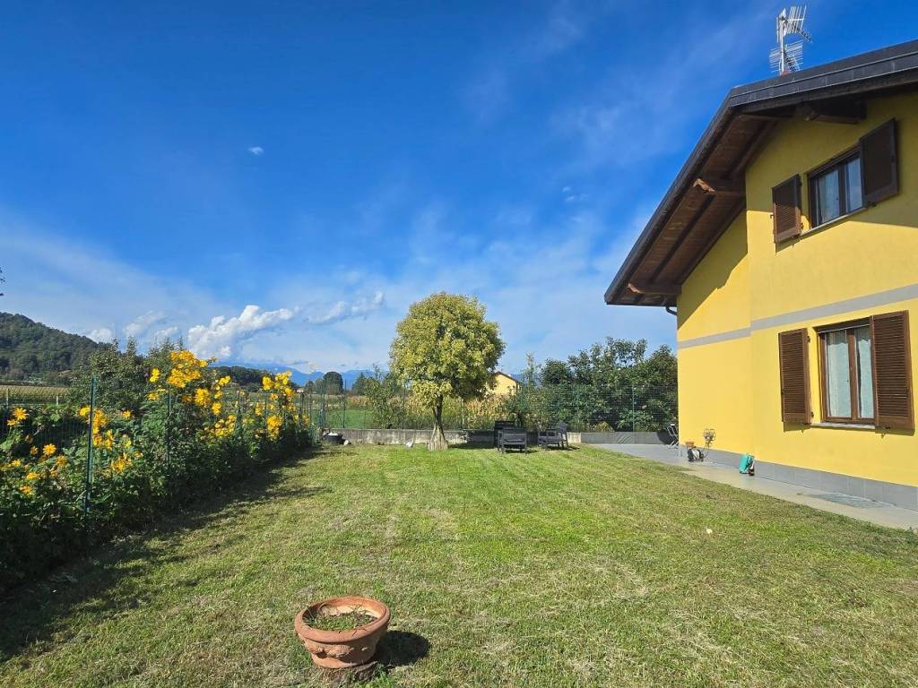 Villa a Angera in Via Campo dei Fiori - Foto 2