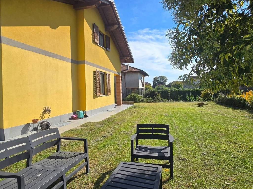 Villa a Angera in Via Campo dei Fiori - Foto 3