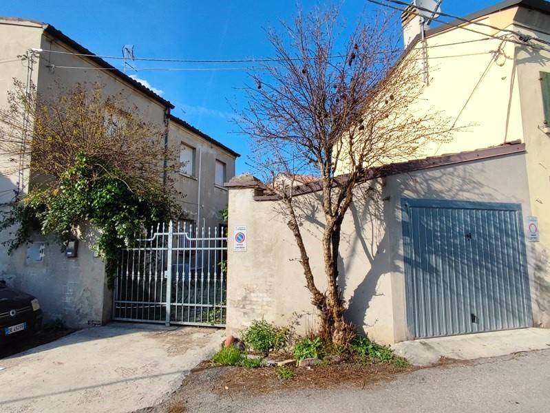 Casa indipendente a Bondeno in Corso Panaro, 48 - Foto 2