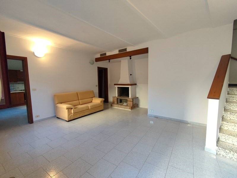Casa indipendente a Bondeno in Corso Panaro, 48 - Foto 3