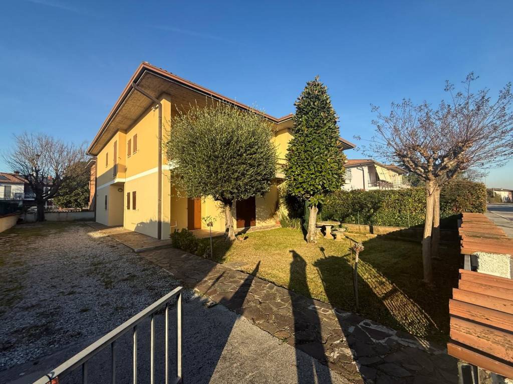 Villa a Montichiari in Via Santa Scolastica - Foto 2