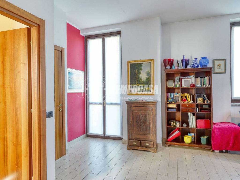 Appartamento a Varese in Viale Padre Gian Battista Aguggiari - Foto 4