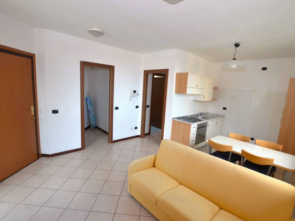 Appartamento a Merate in Viale Giuseppe Verdi, 27 - Foto 2
