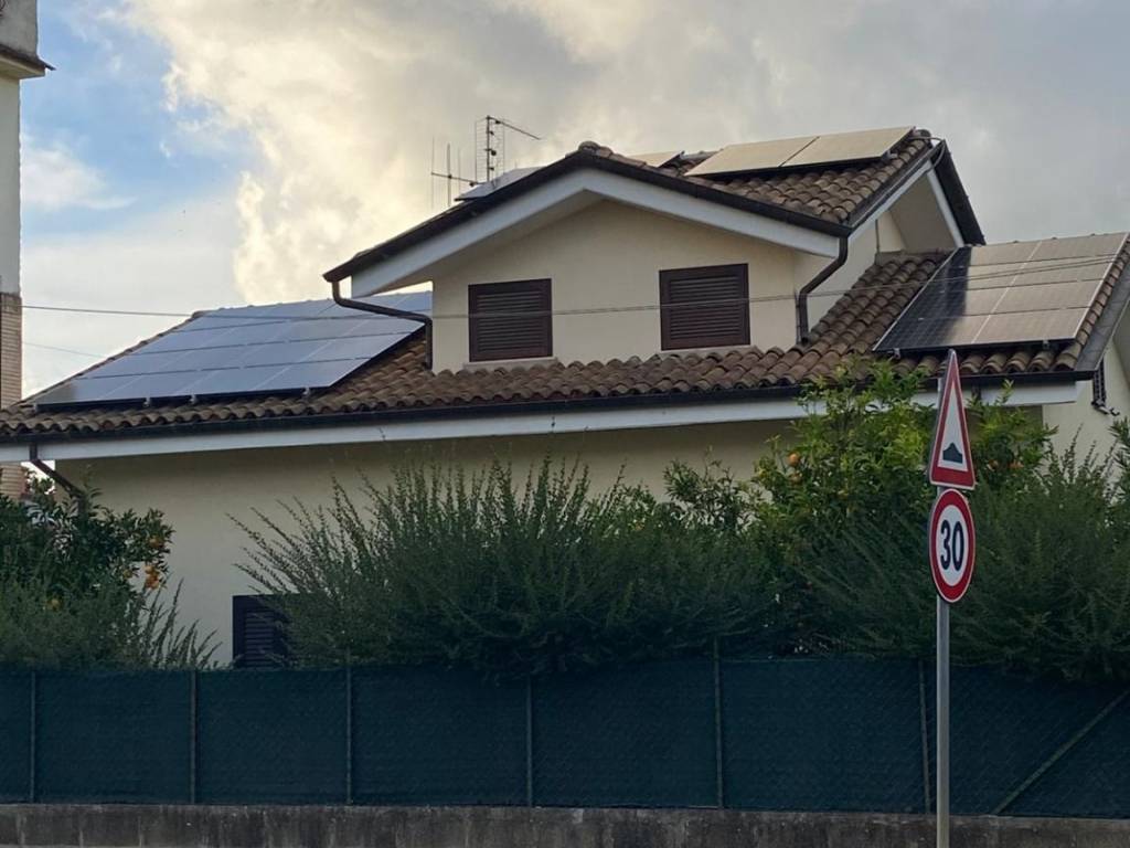 Villa a Cisterna di latina in Via Charles Darwin - Foto 3