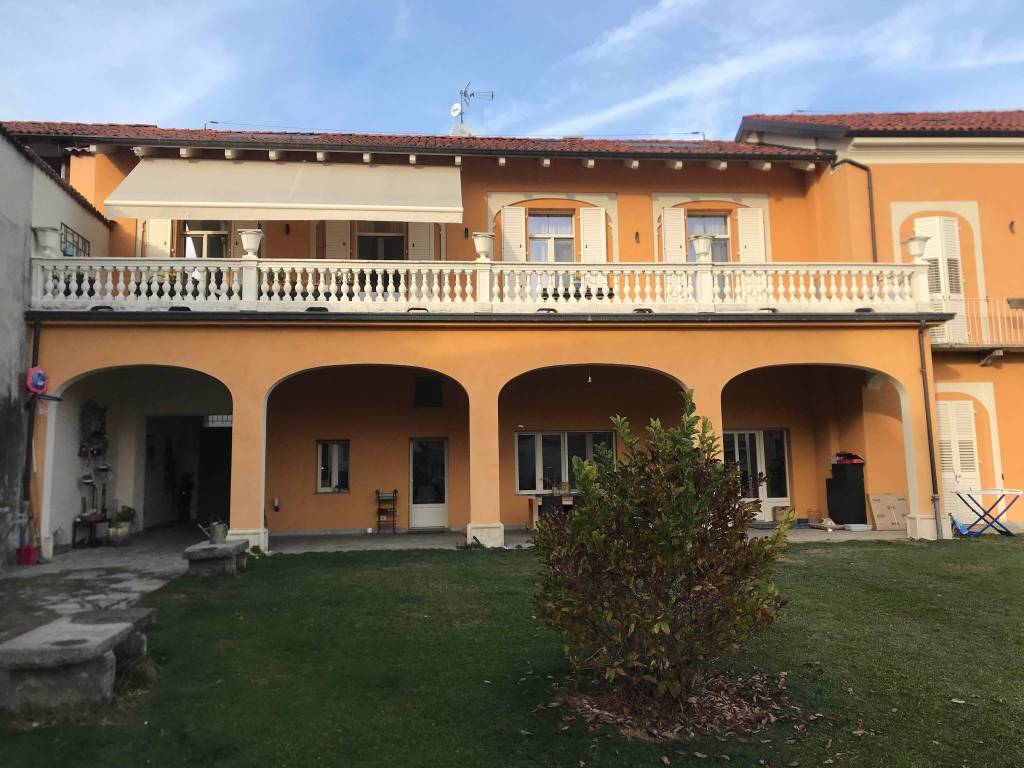 Appartamento a Giaveno in Piazza Renato Ruffinatti, 13 - Foto 2