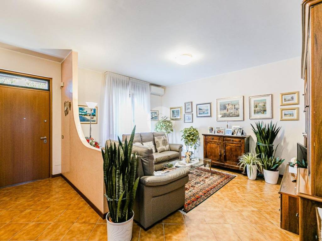 Villa a Villafranca di verona in Via Caluri, 36 - Foto 3