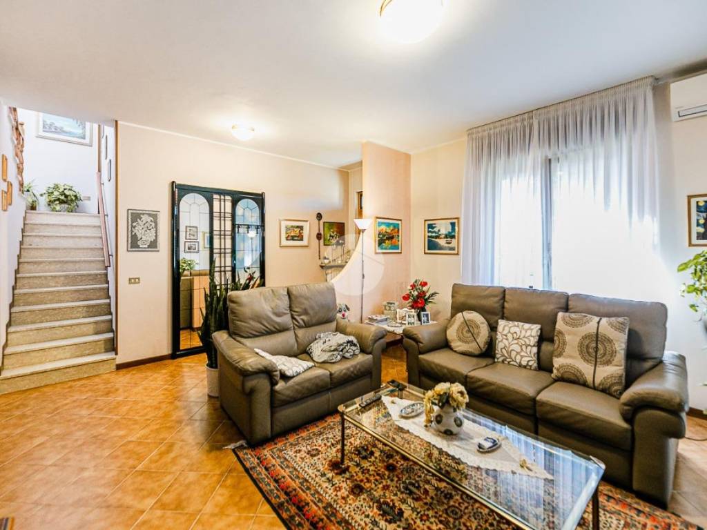 Villa a Villafranca di verona in Via Caluri, 36 - Foto 4