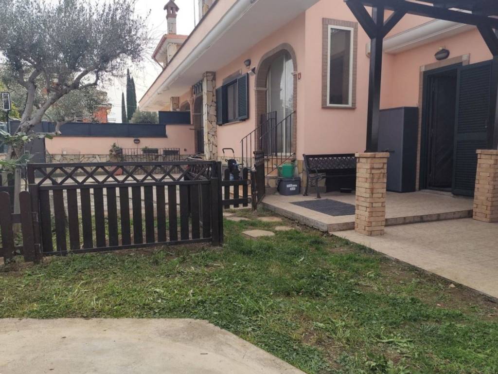 Villa a Guidonia montecelio in Via Licenza, 40 - Foto 3