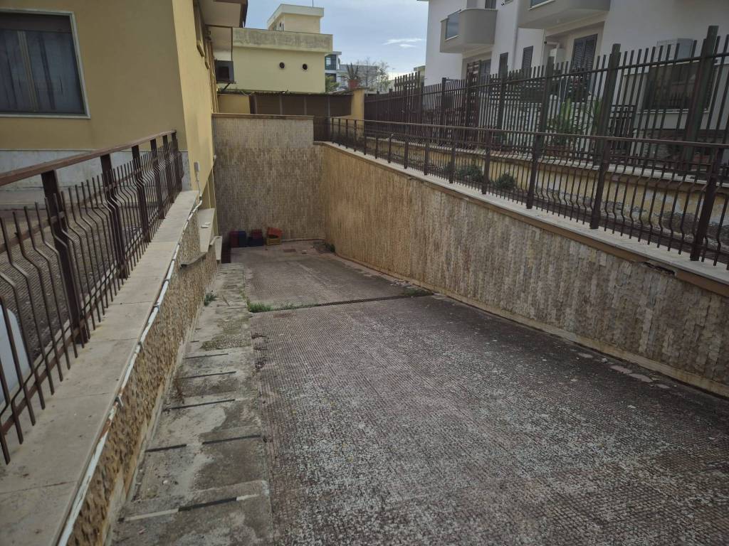Palazzo / stabile a Trani in Via Giorgio Castriota Skanderbeg - Foto 4