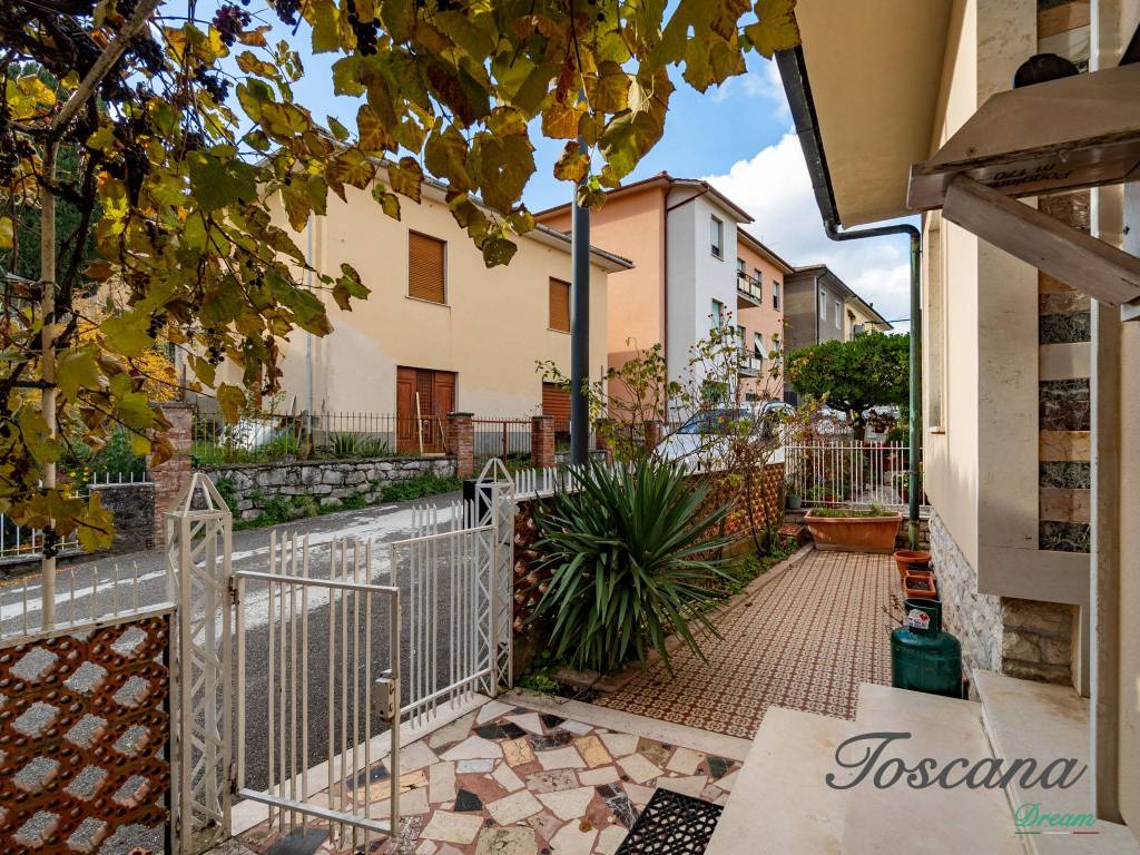 Villa a Castelnuovo di val di cecina in Via Renato Fucini, 8 - Foto 4