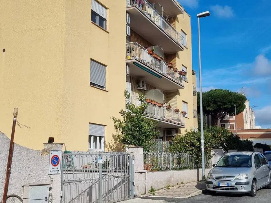 Box / garage a Civitavecchia in Via Leopoli, 28 - Foto 3