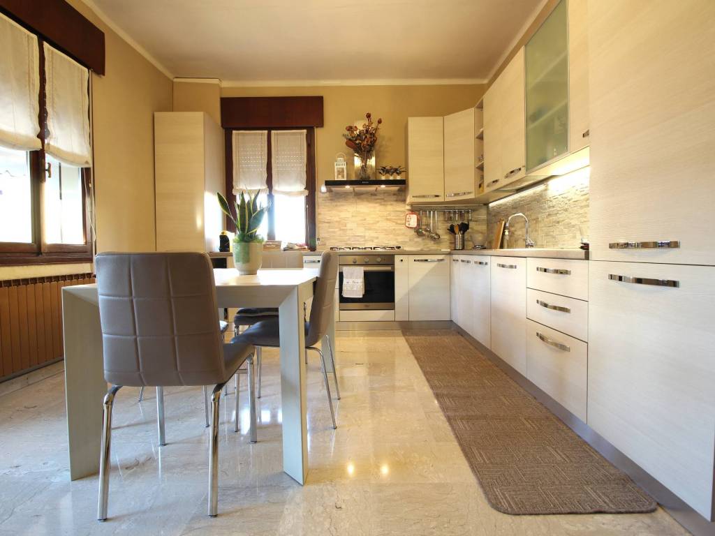 Appartamento a Montecchio maggiore in Via Pietro Ceccato, 50 - Foto 2