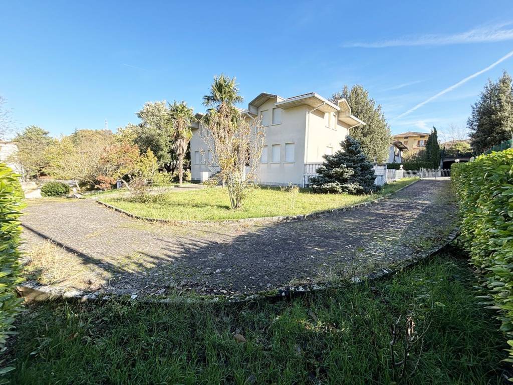 Villa a Cagli in Via Bruno Buozzi, 42 - Foto 3