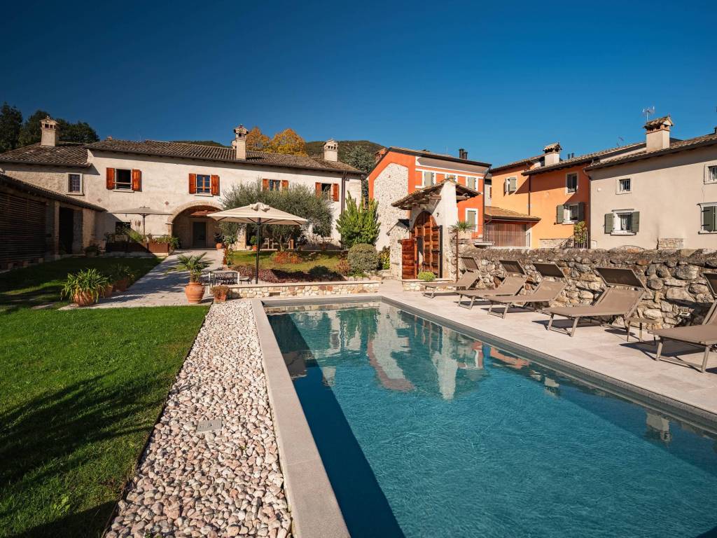 Villa a Caprino veronese in Via Carrara, 34 - Foto 3