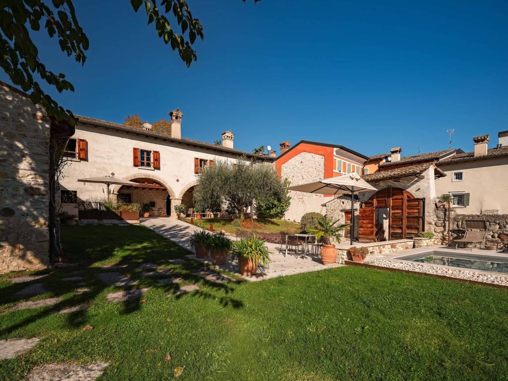 Villa a Caprino veronese in Via Carrara, 34 - Foto 4