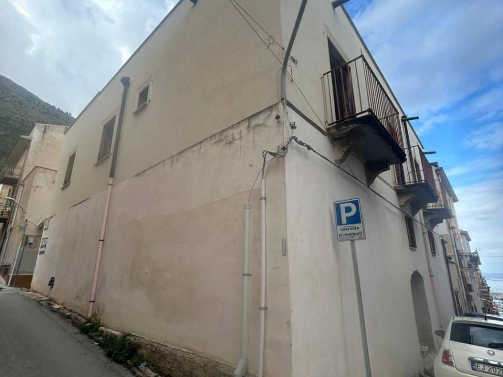 Casa indipendente a Castellammare del golfo in Via della Libertà - Foto 2
