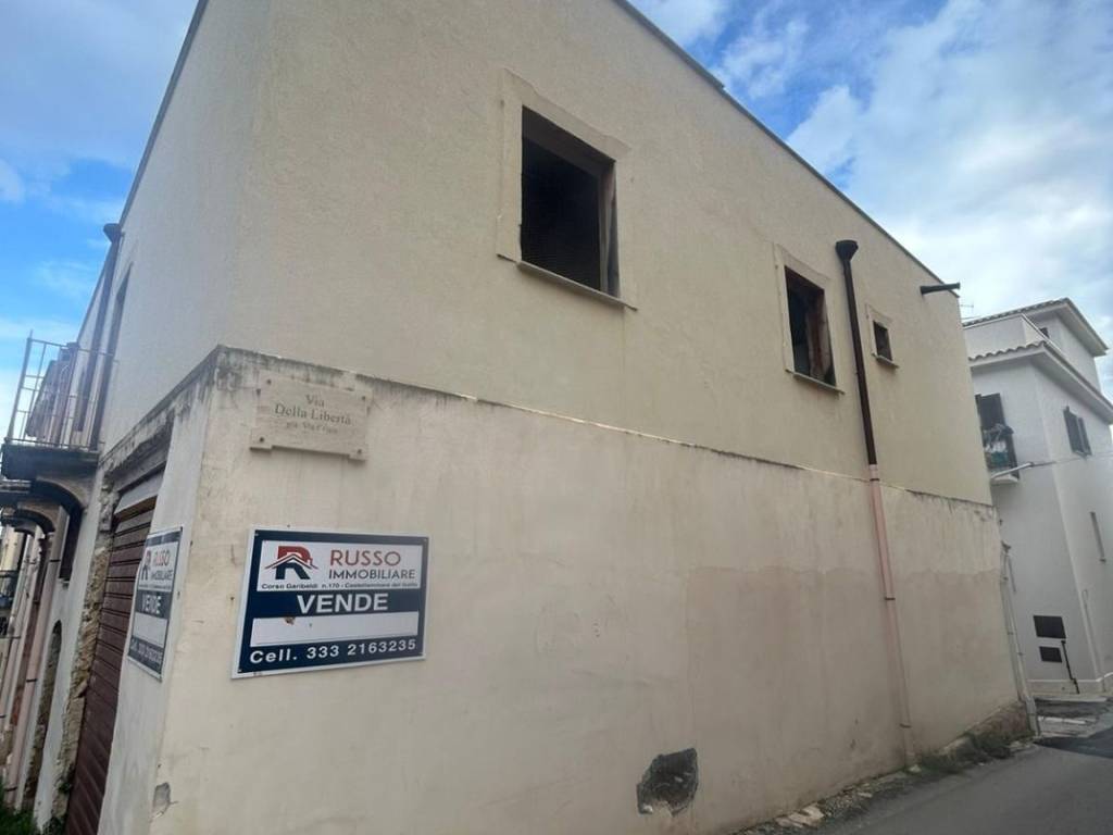 Casa indipendente a Castellammare del golfo in Via della Libertà - Foto 3