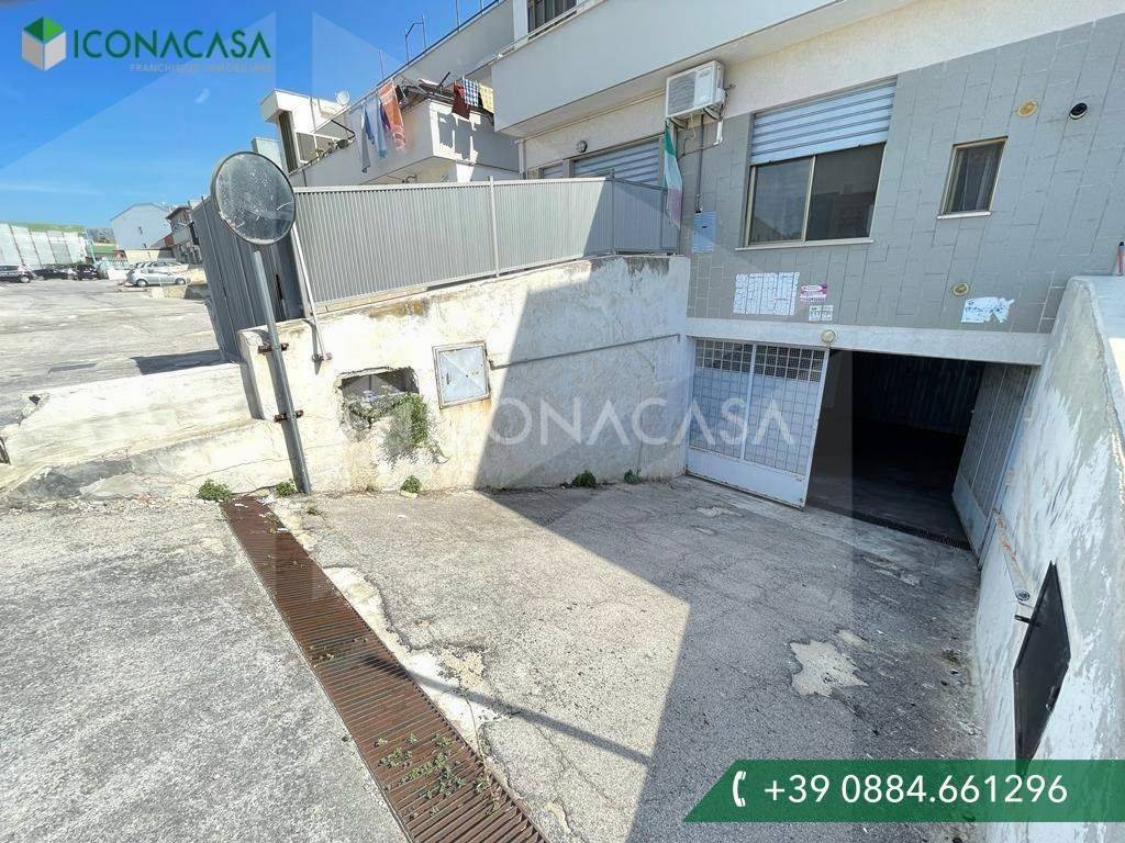 Box / garage a Manfredonia in Via Bartolomeo D'Onofrio - Foto 4
