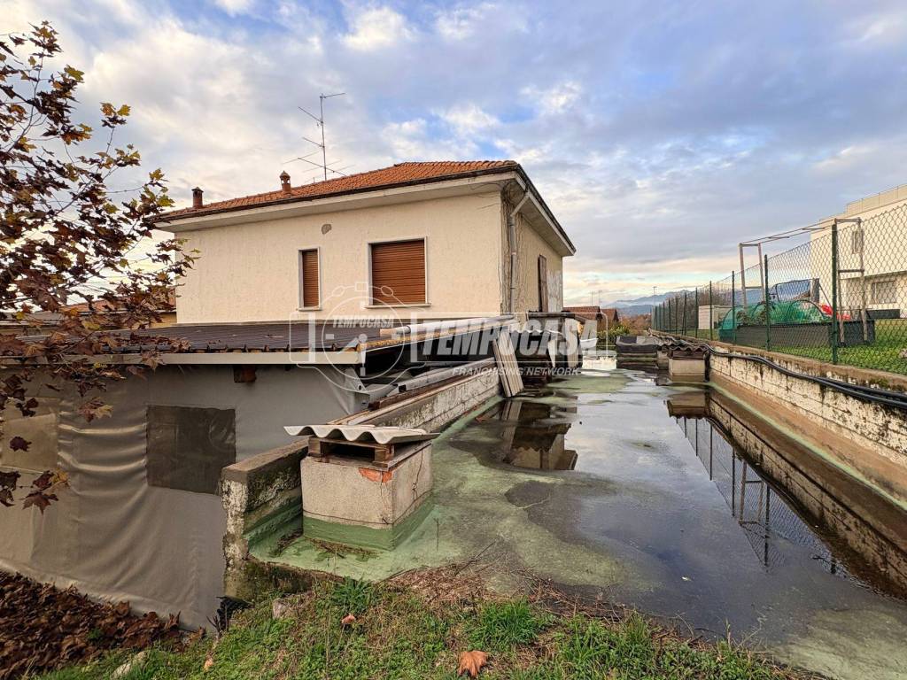 Villa a Casnate con bernate in Via Alessandro Volta, 31 - Foto 2