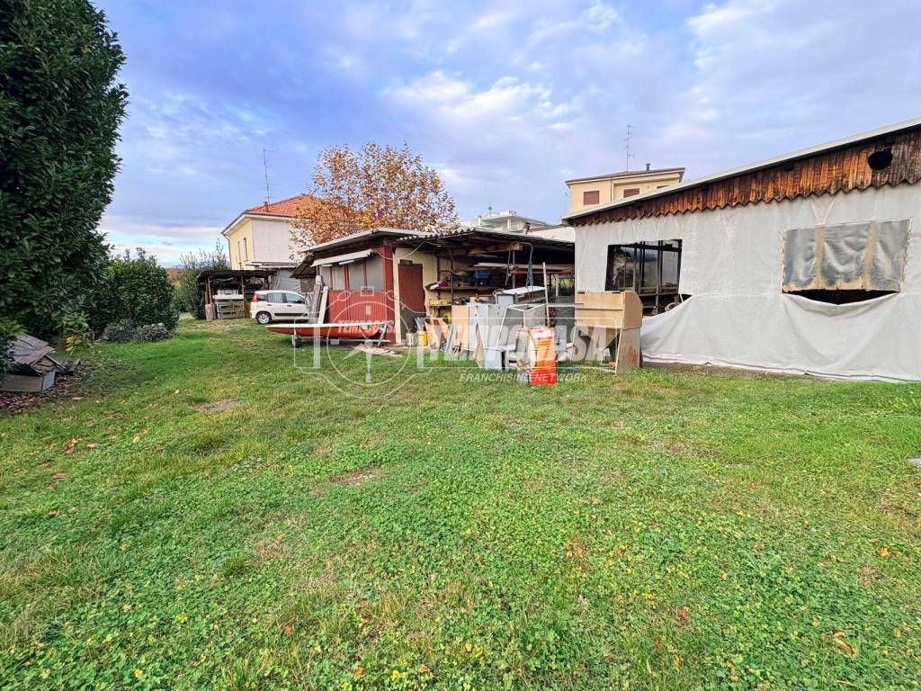 Villa a Casnate con bernate in Via Alessandro Volta, 31 - Foto 4