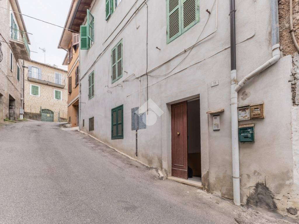 Appartamento a Caprarola in Via Col di Lana, 18 - Foto 2