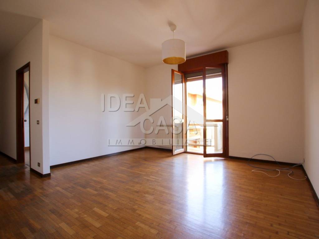 Appartamento a Mirandola in Via Milano, 5 - Foto 2
