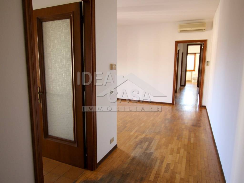Appartamento a Mirandola in Via Milano, 5 - Foto 4