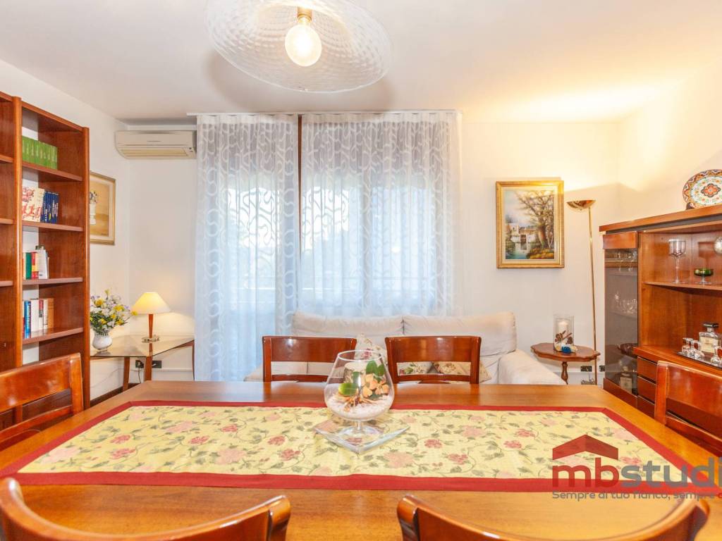 Appartamento a Tradate in Via Montello - Foto 2