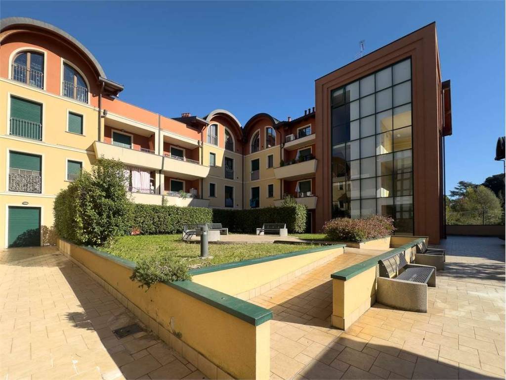 Appartamento a Somma lombardo in Via Visconti, 29 - Foto 2