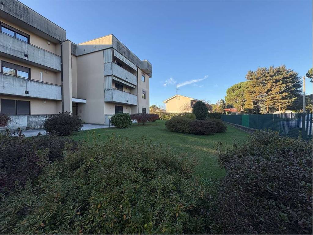 Appartamento a Somma lombardo in Via Dante Aligheri , 30 - Foto 3