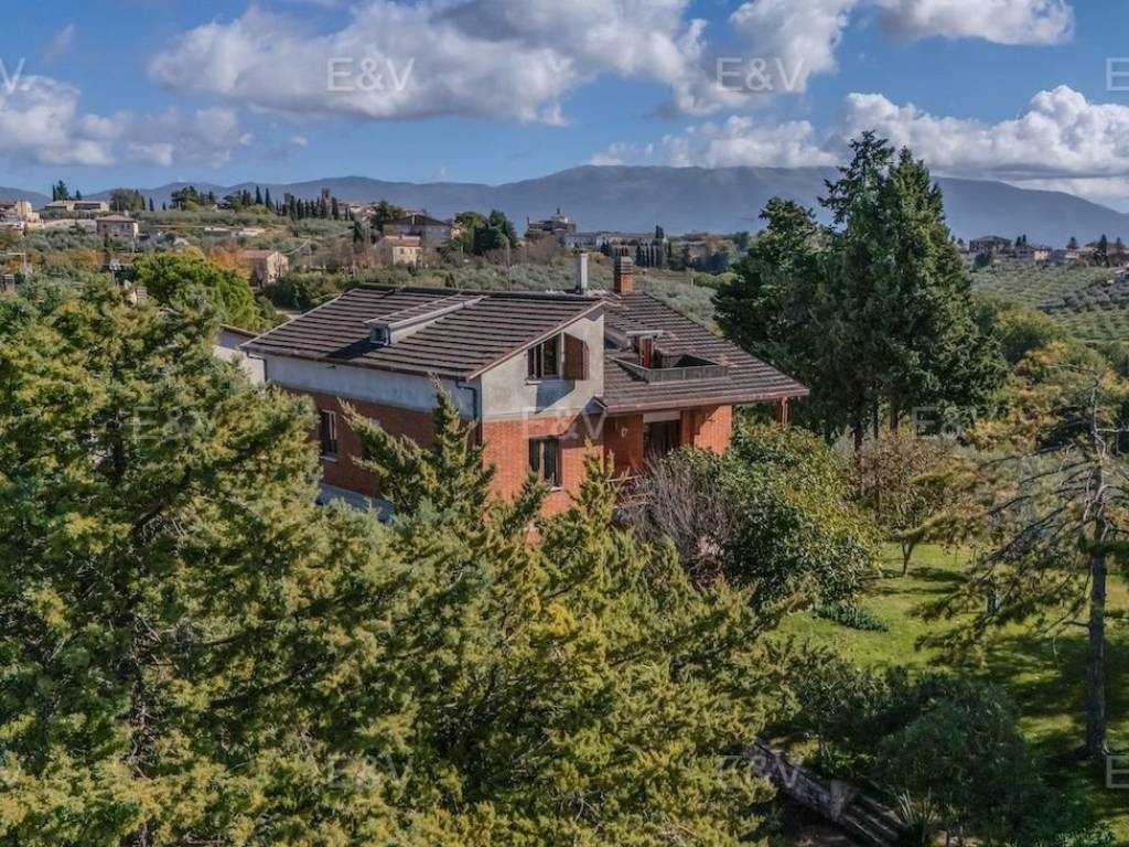 Villa a Montefalco in Via Benozzo Gozzoli - Foto 3