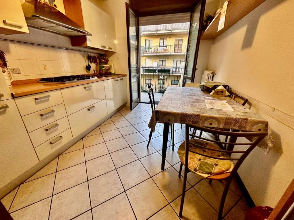 Appartamento a Malnate in Via Madonnina - Foto 4