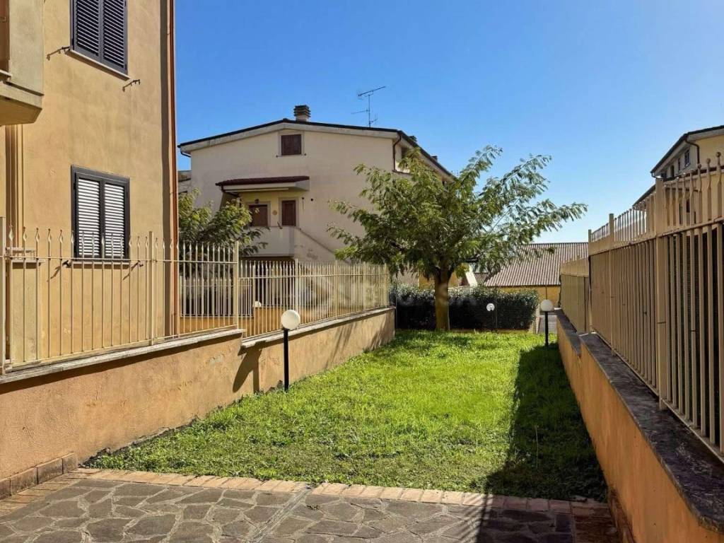 Appartamento a Lariano in Viale Alessandro Manzoni - Foto 2