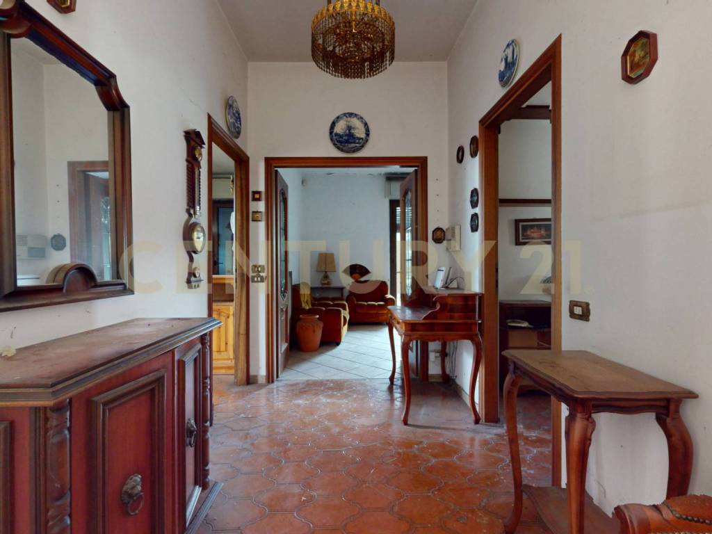 Villa a Gallarate in Via Fratelli Bronzetti, 28 - Foto 2