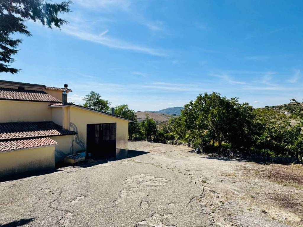 Casa indipendente a Ariano irpino in C/DA TESORO, 16 - Foto 3