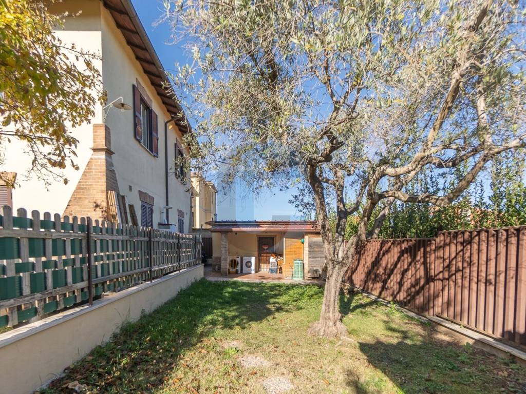 Appartamento a Grottaferrata in Via Carlo Galassi Paluzzi, 16 - Foto 3