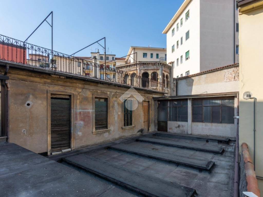 Appartamento a Verona in Via Della Valverde, 46 - Foto 4